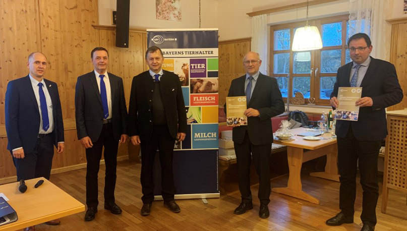 LKV Bayern: Erster Tierhaltungsbericht Milch